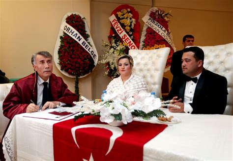İ­z­m­i­r­­d­e­ ­b­i­r­ ­n­i­k­a­h­ı­ ­i­l­k­ ­k­e­z­ ­m­ü­f­t­ü­ ­k­ı­y­d­ı­